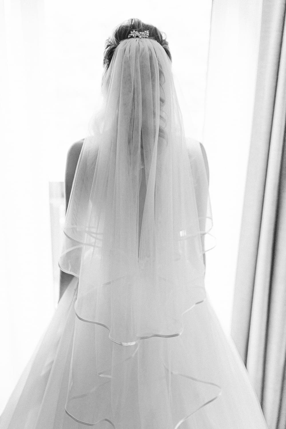 elegantes Brautkleid mit Schleier