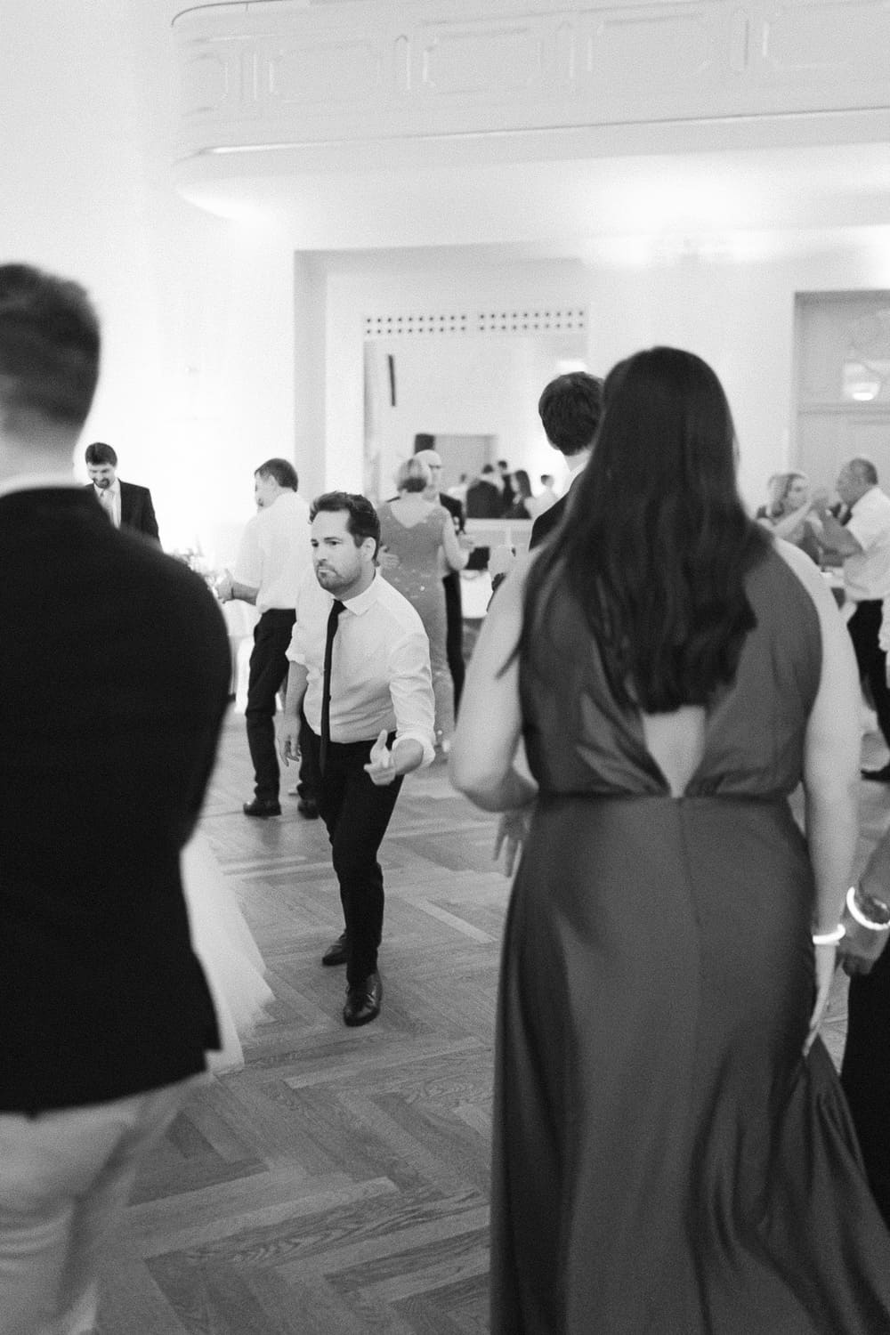 Wie tanzt man als Hochzeitsgast auf einer Hochzeit?