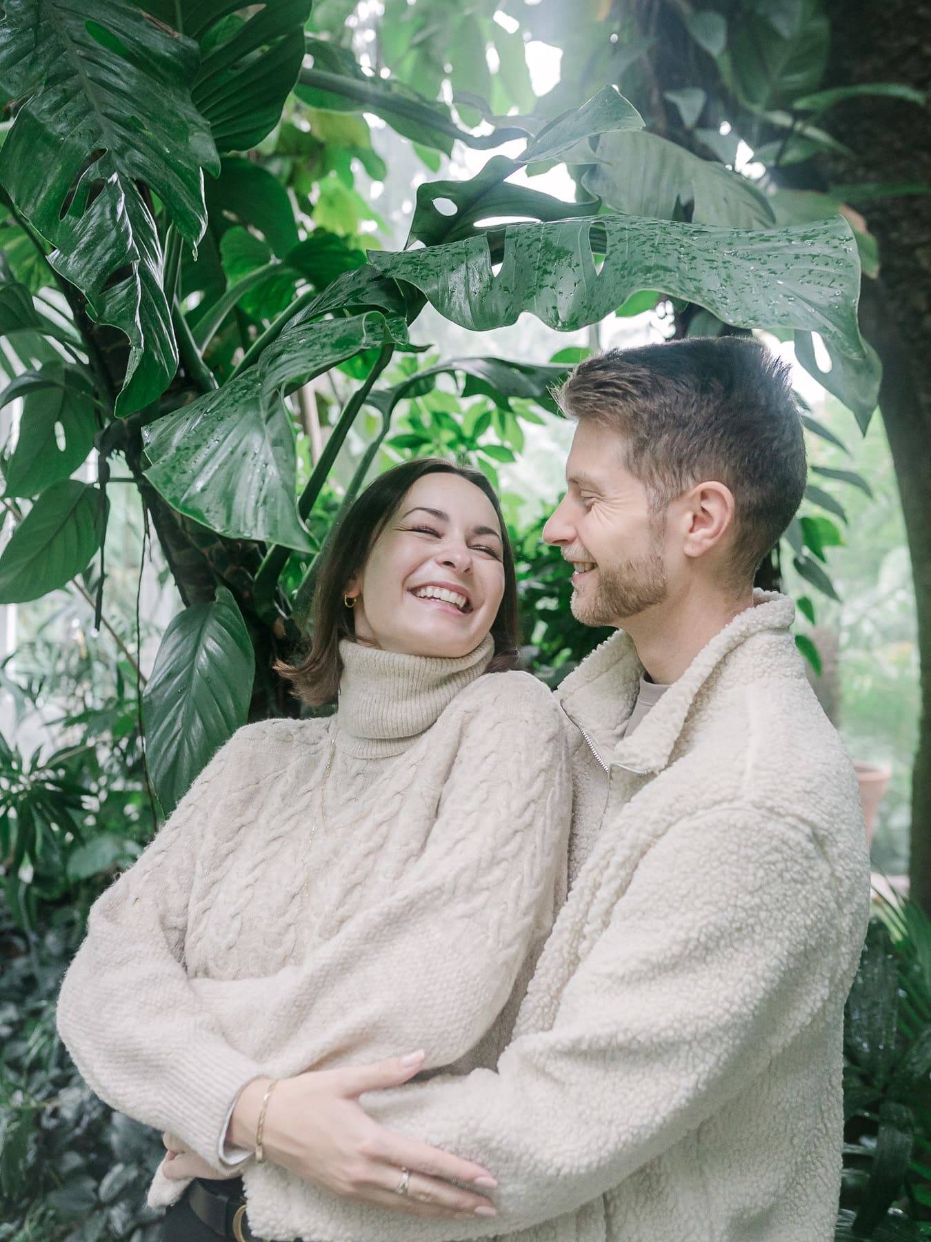 Paar Fotoshooting im botanischen Garten